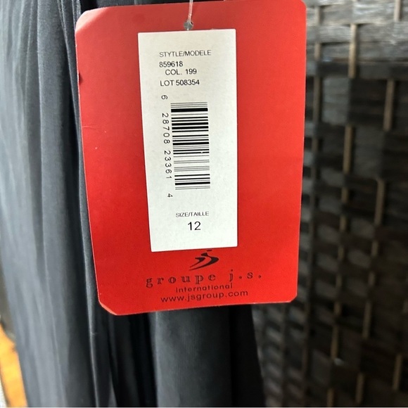 JS Collections black evening gown in black size 12 shoulder flower new - Picture 5 of 14